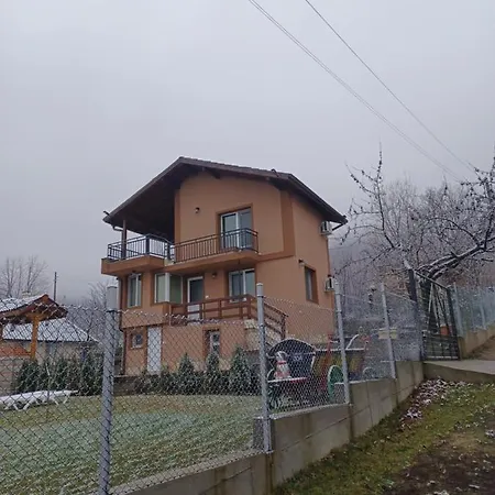 Вила Костадинови Вилла Vetren Dol